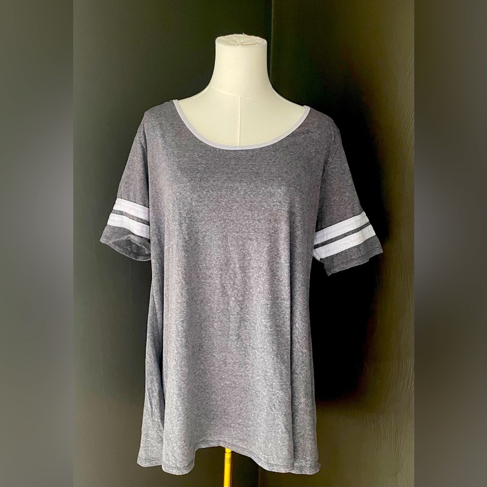 LuLaRoe XL Scoop Neck T-Shirt – Gray with White Trim